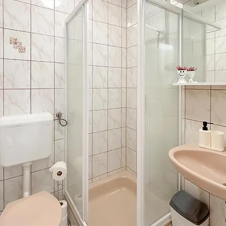 1 Bedroom Amazing In Appartement